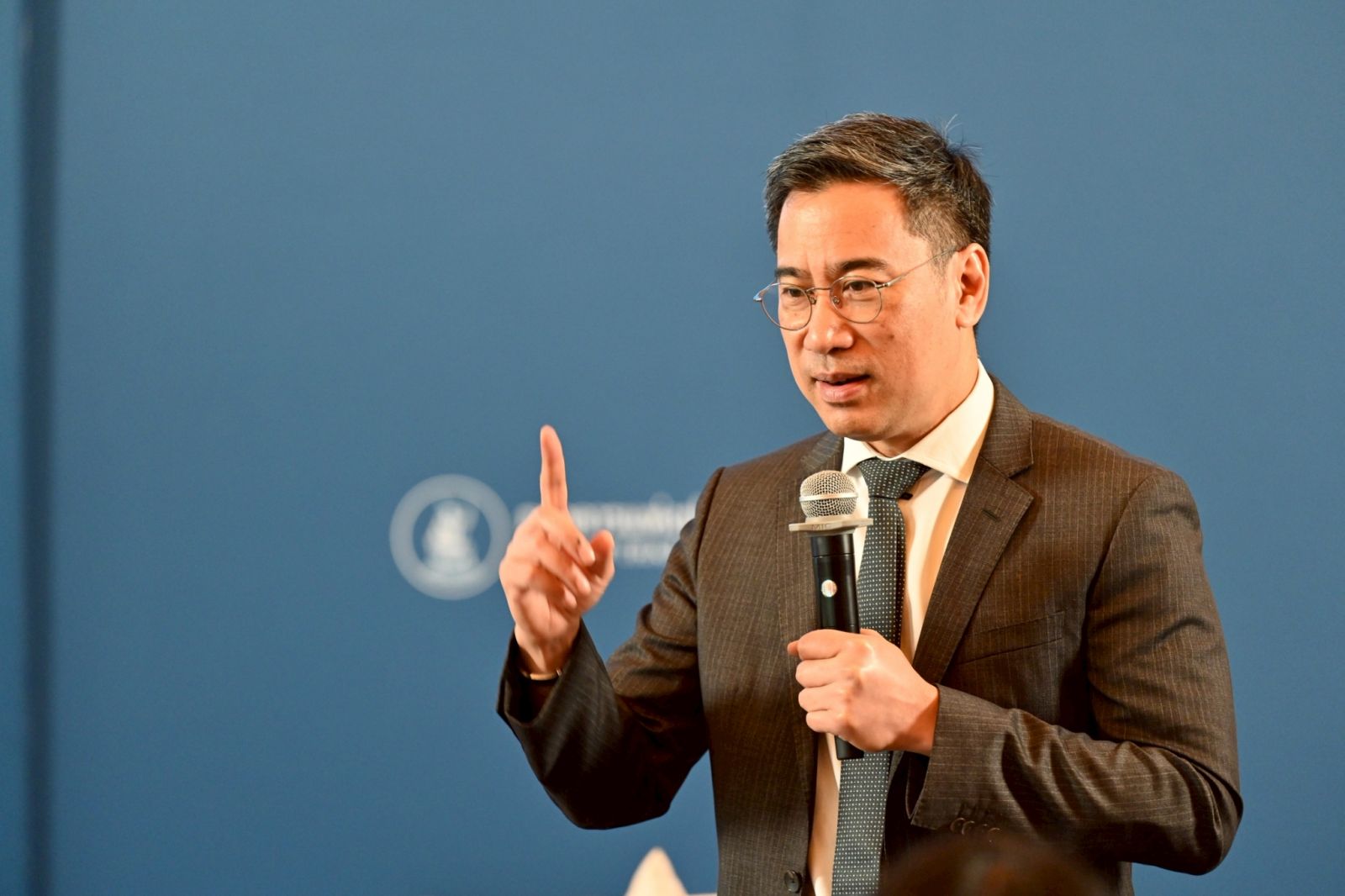 ดร.เศรษฐพุฒิ สุทธิวาทนฤพุฒิ ผู้ว่าการธนาคารแห่งประเทศไทย