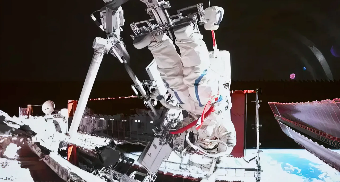 ทีมนักบินอวกาศจีนเสินโจว-20 ออก ‘เดินอวกาศ’ ครั้งแรก