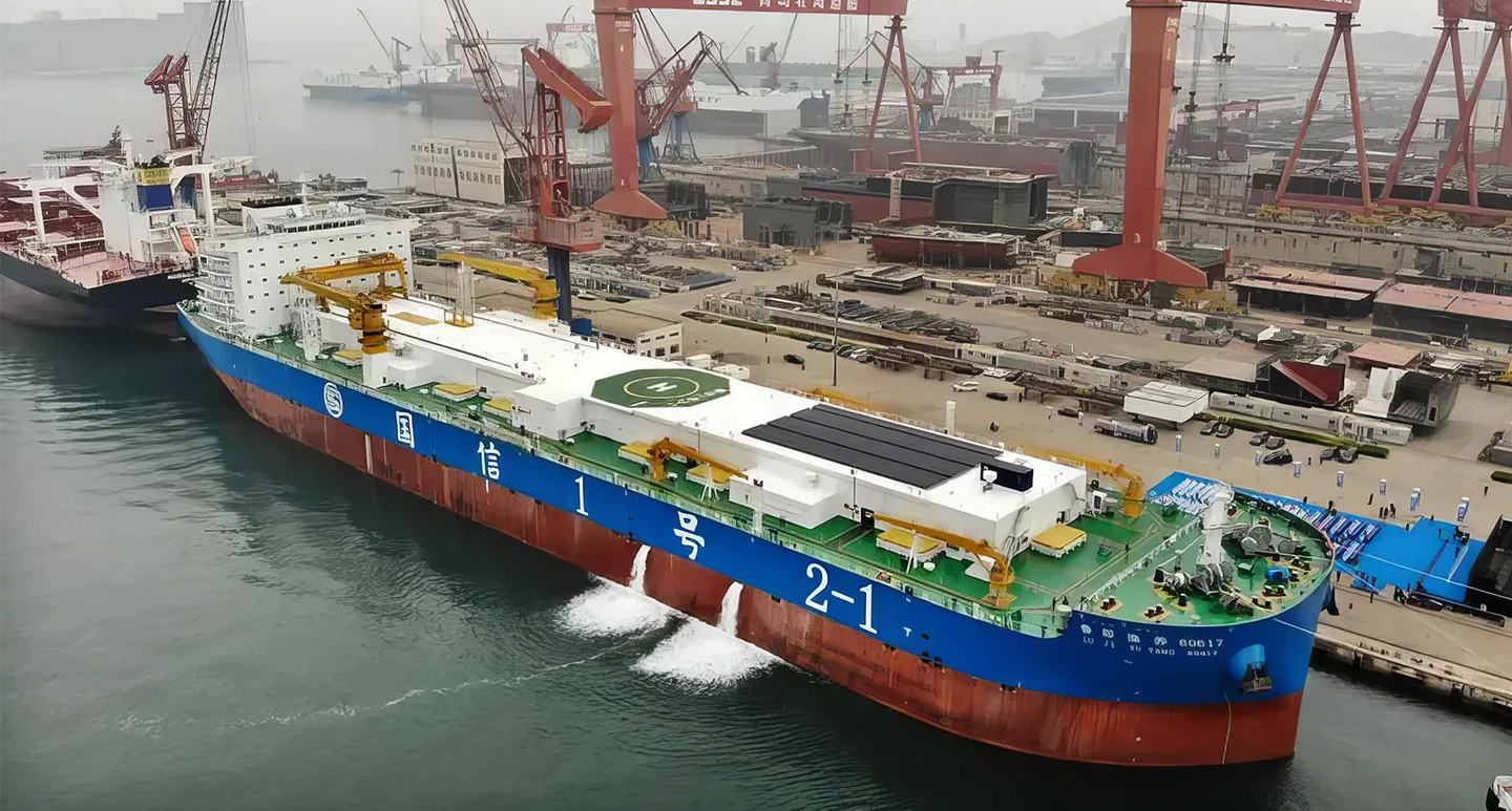 ‘เรือเลี้ยงปลาอัจฉริยะ’ ในทะเลลึก ขนาด 1.5 แสนตัน ส่งมอบแล้วในชิงเต่า